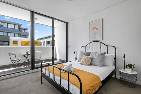 NEW 3BR Apt In Kingsgrove Sleeps 7 - Australian Directory 0