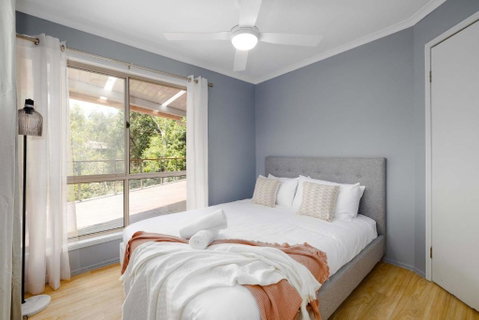 NEW 3BR Serene Creekside Retreat In Helensvale - Australian Directory 2