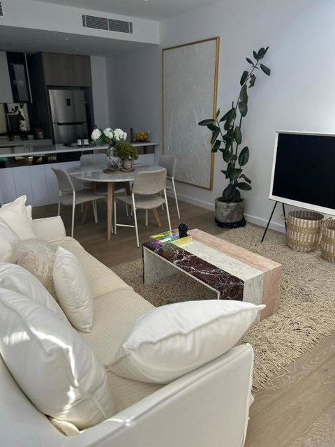 New & Modern Loft 1bd W/Pool&Gym - Australian Directory 0