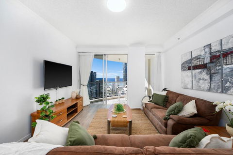 NEW Chevron Ocean Views Central Surfers. - Australian Directory 2