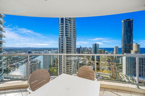 NEW Chevron Ocean Views Central Surfers. - Australian Directory 1