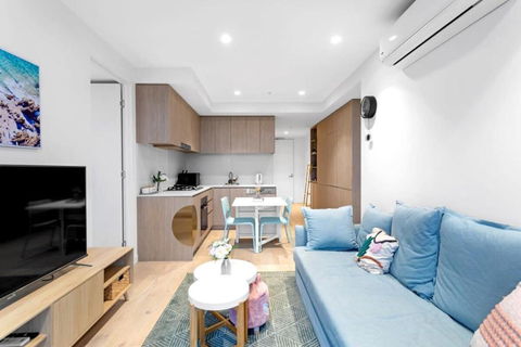 NEW Skyline View Luxury Apt Homey Heart Of ADL - Australian Directory 1