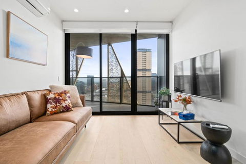 NEW Skyline View Luxury Apt Homey Heart Of ADL - Australian Directory 0