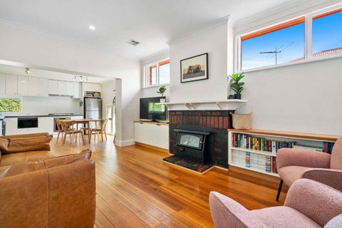 New Town Bungalow - A Leafy Family Haven - Australian Directory 0