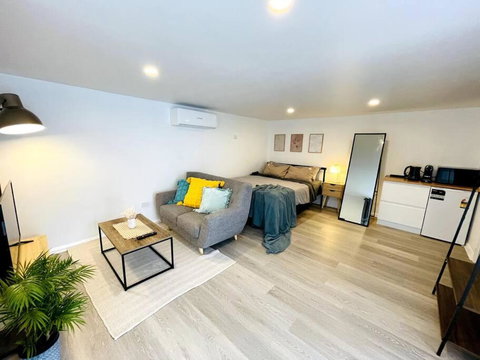Newly Renovated Contemporary Private Studio Near Hobart CBD And Airport - Australian Directory 0