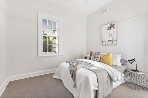 NEWLY RENOVATED LARGE 3.5 BDRM HOUSE! BEST OF MELB - Australian Directory 3