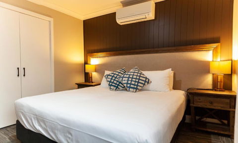 Nightcap At Archer Hotel - Australian Directory 1