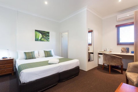 Nightcap At Manly Hotel - Australian Directory 1