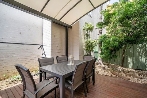 Newtown Nest - Chic Terrace Living Off King Street - Australian Directory 2