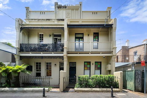 Newtown Nest - Chic Terrace Living Off King Street - Australian Directory 3