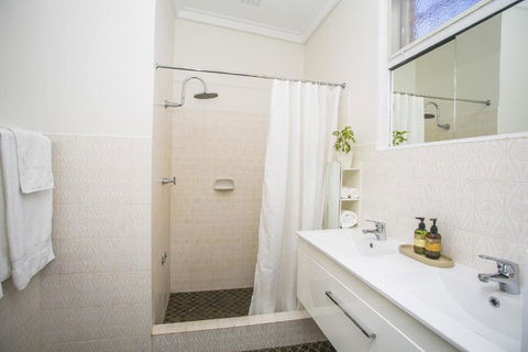 NOR214 - Northstead Coastal Charm - Australian Directory 3