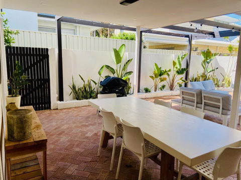 NOR214 - Northstead Coastal Charm - Australian Directory 1