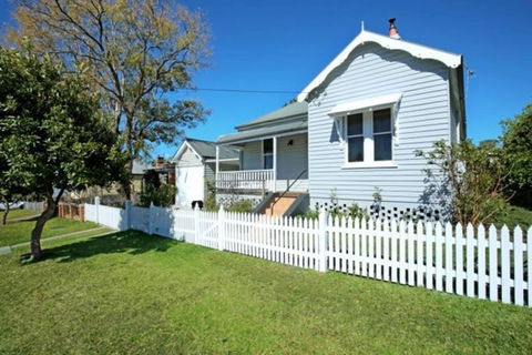 Nowra Beauty - Australian Directory 0