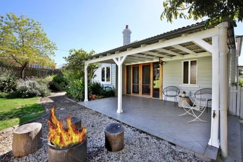 Nowra Beauty - Australian Directory 3