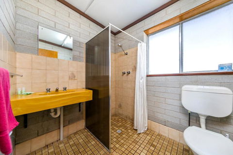 Nullarbor Roadhouse - Australian Directory 2