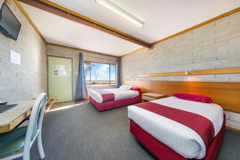 Nullarbor Roadhouse - Australian Directory 1