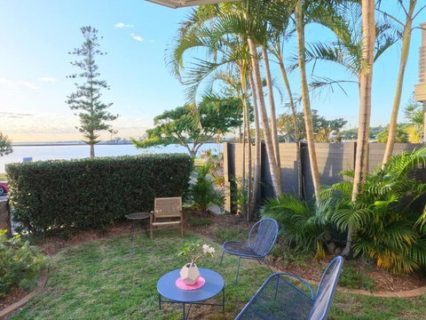 Oasis On Esplanade - Australian Directory 2