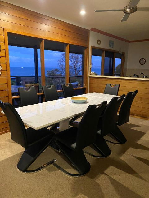 Ocean Blue KI. Absolute Ocean Front, Free WiFi - Australian Directory 2