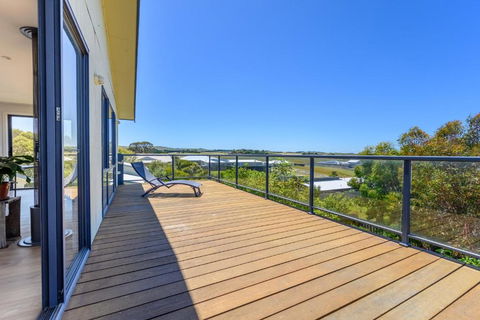 Ocean & Country Views, Spa, Pets Welcome, Fireplace - Your Ocean Oasis 10 Minutes To Phillip Island - Australian Directory 2