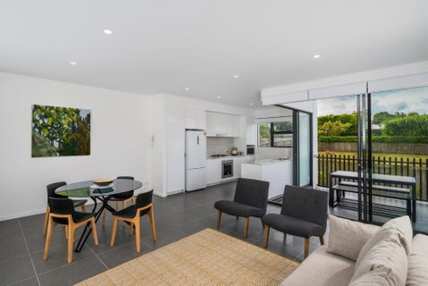 Oxford Steps - Executive 2BR Bulimba Apartment Across From The Park On Oxford St - Australian Directory 1