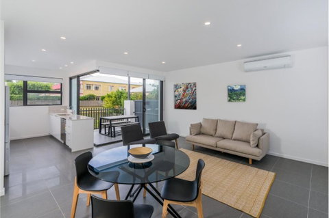 Oxford Steps - Executive 2BR Bulimba Apartment Across From The Park On Oxford St - Australian Directory 0