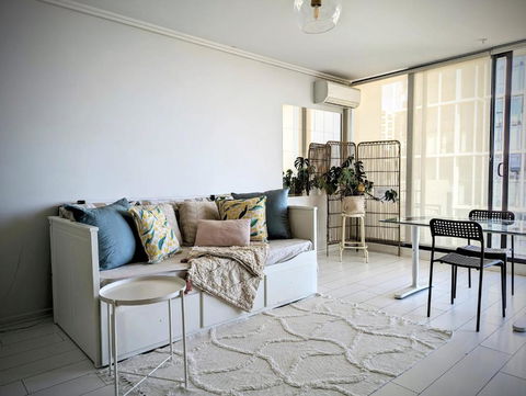 Ocean View Apartment Close To CBD With Indoor Pool. - Australian Directory 3