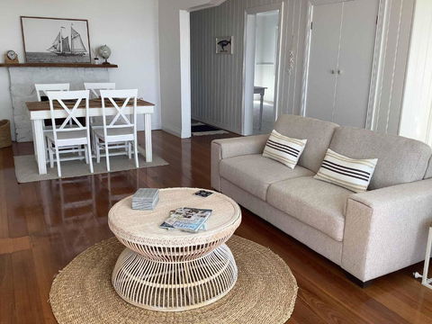 Ocean Views & City Convenience Perfect Getaway - Australian Directory 1