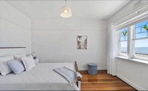 Ocean Views & City Convenience Perfect Getaway - Australian Directory 3