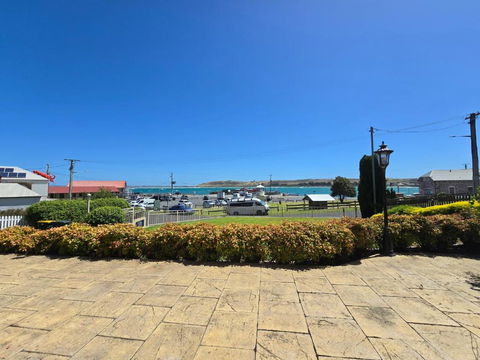 On The Terrace Stanley - Australian Directory 2