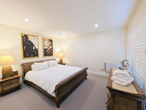 ONE Luxury Apartment - Australian Directory 2
