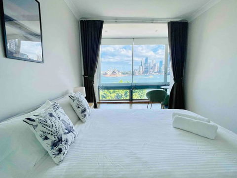 Opera & Harbour Bridge View Penthouse (3 Rooms) - Australian Directory 1
