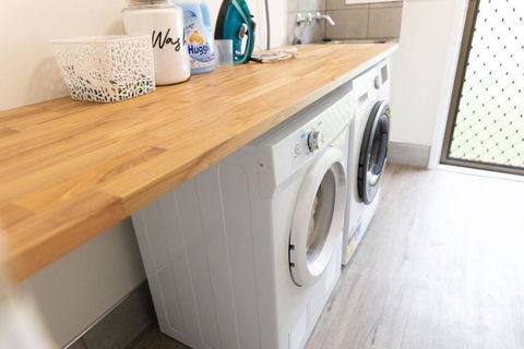 Peaceful Studio Close To Shops, Motorway, National Forest & Koalas! - Australian Directory 3