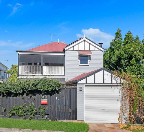 Paddington Cottage - A Classic Queenslander Stay - Australian Directory 0