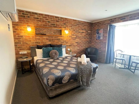 Paddlewheel Motel - Australian Directory 1