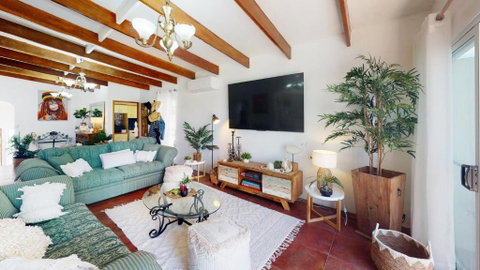Palazzo On The Beach - Beachmere - Australian Directory 2