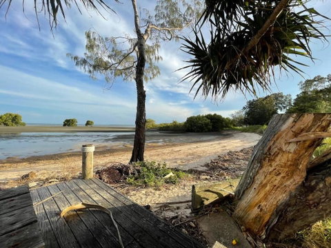 Palazzo On The Beach - Beachmere - Australian Directory 1