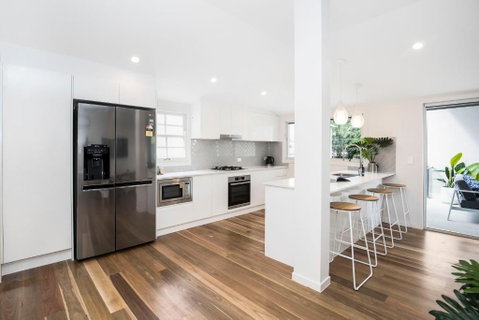 Park Avenue Terrace House Sleeps 9 - Australian Directory 1