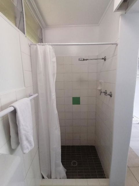 Park Beach Hotel Motel - Australian Directory 1