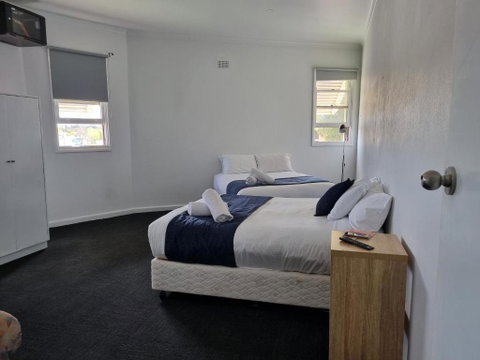 Parkes Hotel - Australian Directory 1