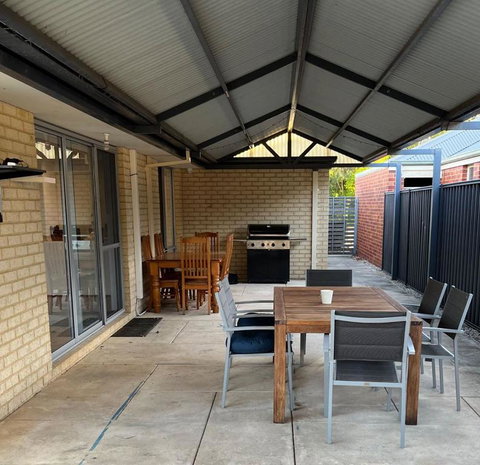 Parkside Pool Home In Aubin Grove - Australian Directory 2