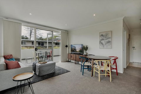 Peaceful 1-Bed Apartment Close To Lonsdale St - Australian Directory 0