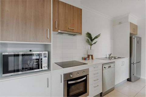 Peaceful 1-Bed Apartment Close To Lonsdale St - Australian Directory 1