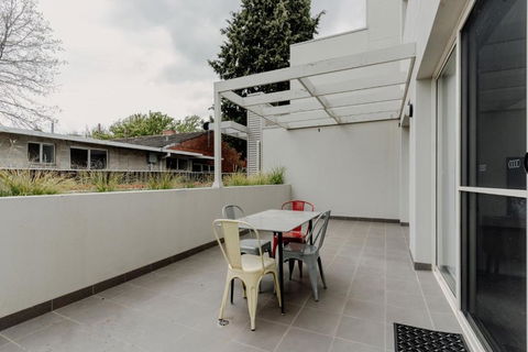 Peaceful 1-Bed Apartment Close To Lonsdale St - Australian Directory 3