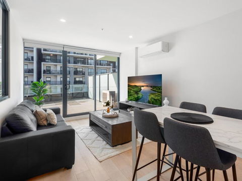 Peaceful 1-Bed Unit With A Spacious Balcony - Australian Directory 0