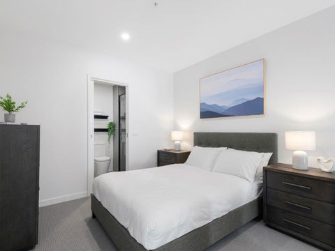 Peaceful 1-Bed Unit With A Spacious Balcony - Australian Directory 1