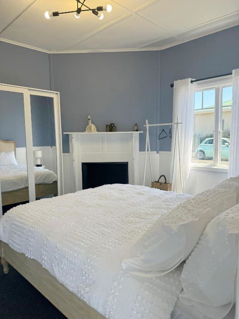 Penguin Paradise Beach House - Australian Directory 2