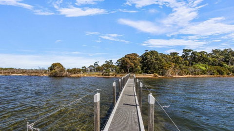 Peninsula At Metung - Access By Boat Only - Australian Directory 1