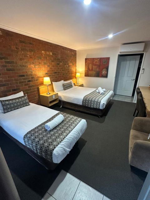 Pevensey Motor Lodge - Australian Directory 1