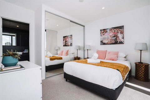 Perfect Located 1-Bed With Great Views & Parking - Australian Directory 3