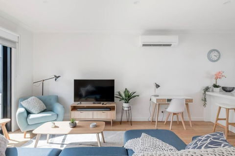 Perfect Port Melbourne Townhouse - Australian Directory 1